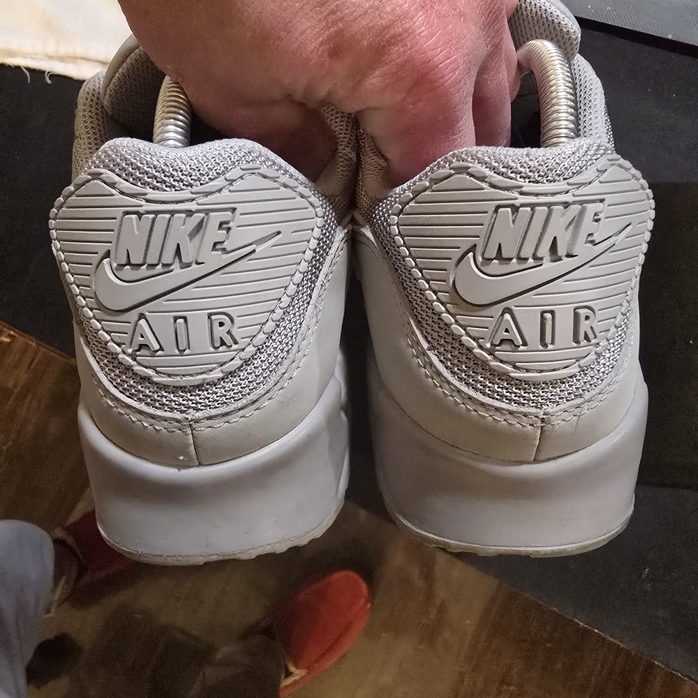Nike Air Max 90 Wolf Gray Sneakers! 9M - Picture 8 of 8